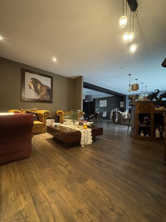 Demeure - 271 m² - 5 pièces