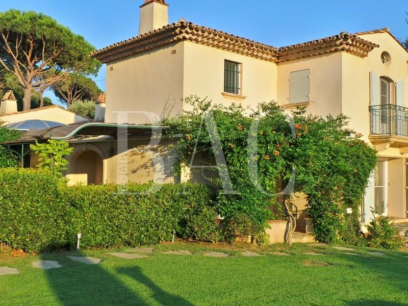 Propriété - 900 m² - 18 pièces