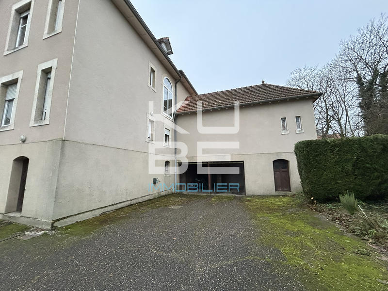 Maison - 280 m² - 12 pièces