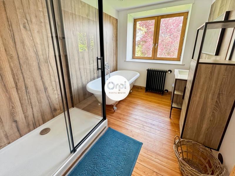 Maison - 259 m² - 7 pièces