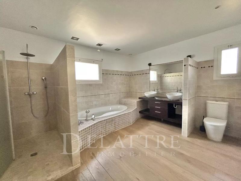 Villa - 430 m² - 10 pièces