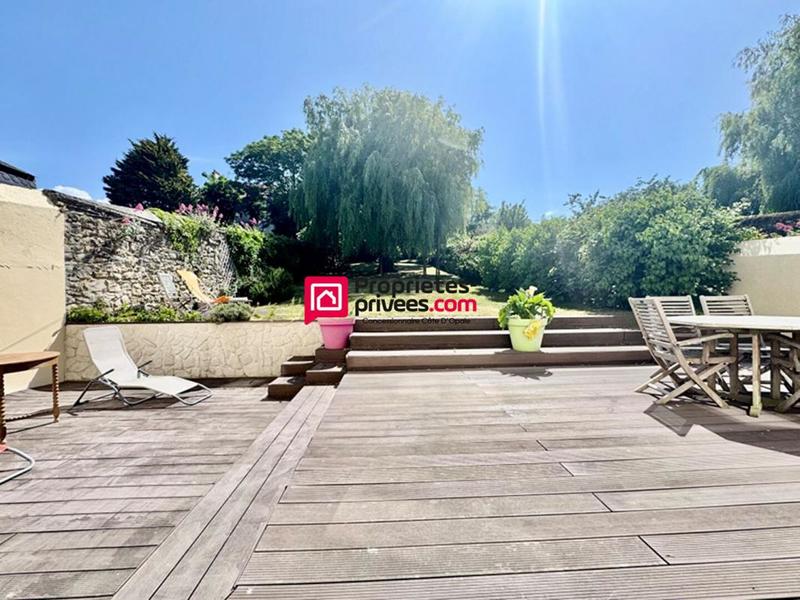 Maison - 246 m² - 9 pièces