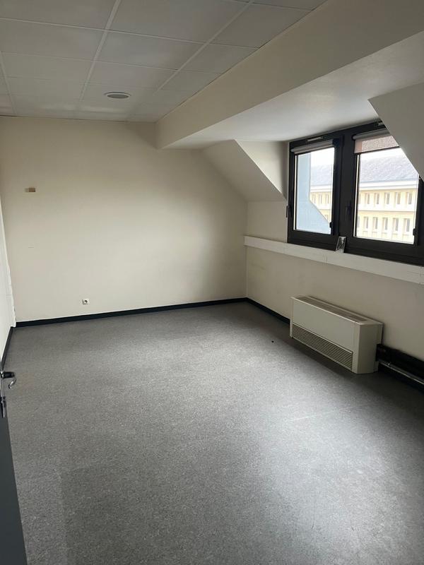 Bureau - 556 m² - 17 pièces