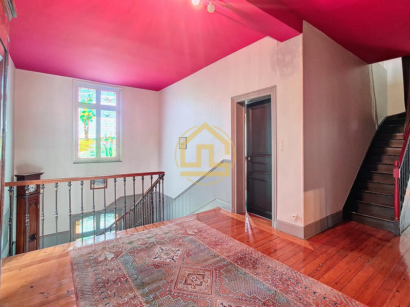 Maison - 292 m² - 9 pièces