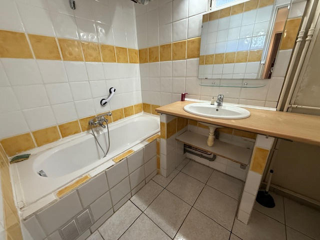 Appartement - 80 m² - 5 pièces