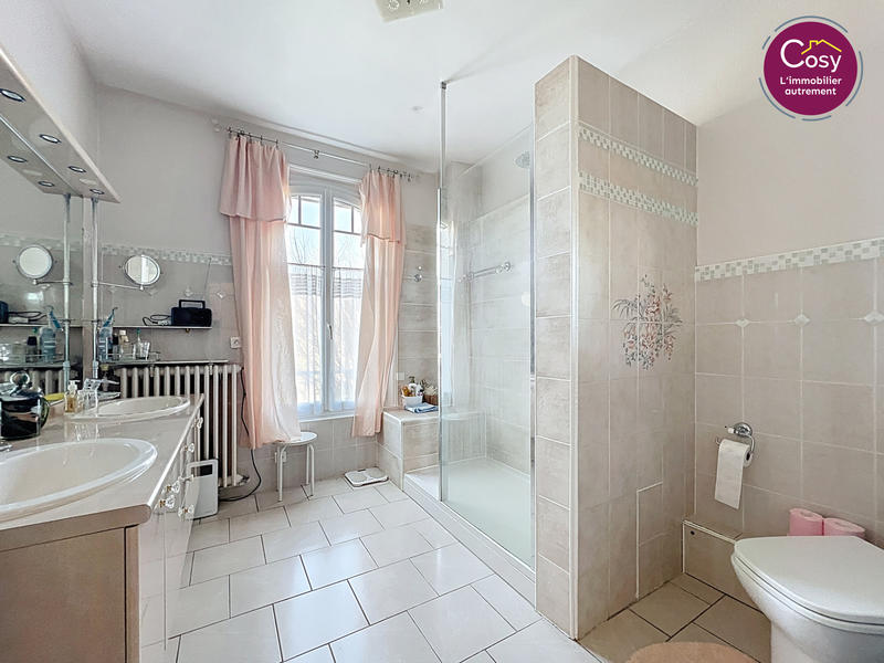 Propriété - 172 m² - 10 pièces