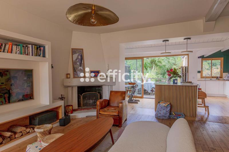 Maison - 196 m² - 7 pièces