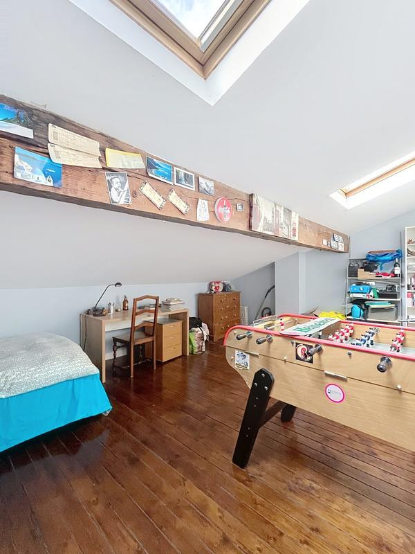 Maison - 216 m² - 9 pièces