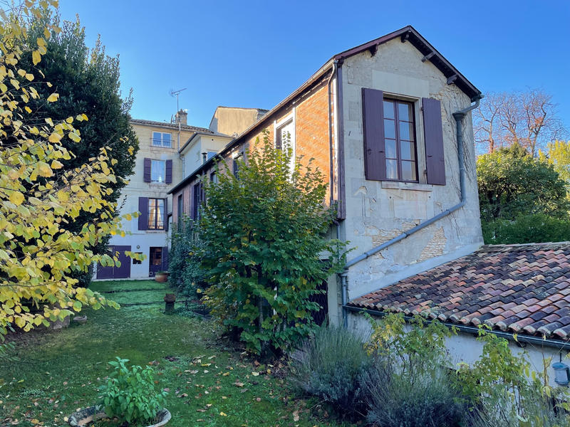 Maison - 222 m² - 14 pièces