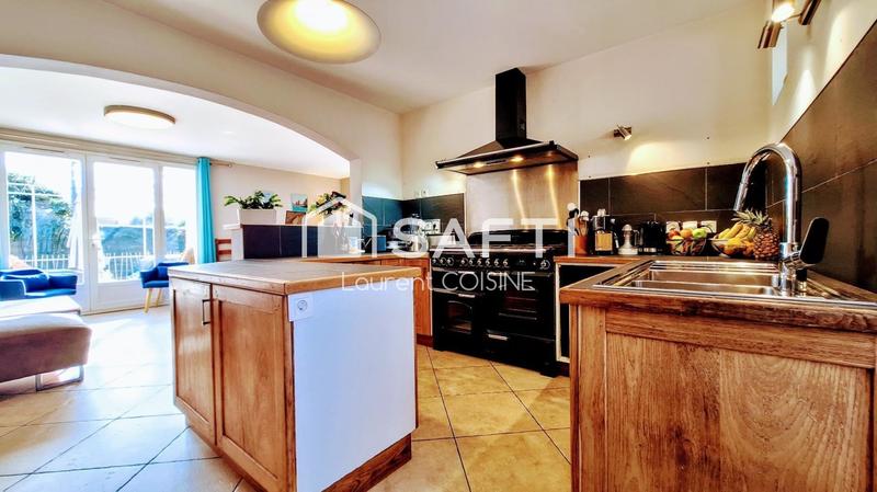 Maison - 238 m² - 6 pièces