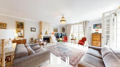 Maison - 270 m² - 8 pièces