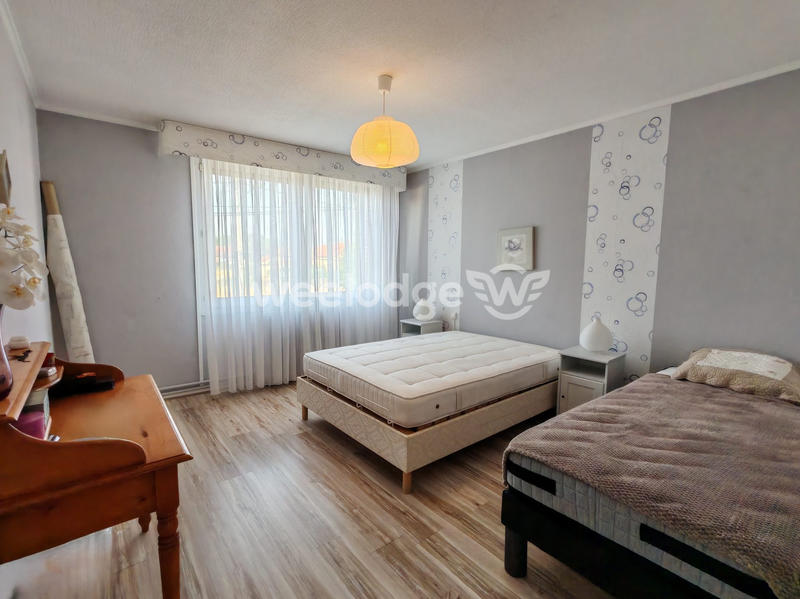 Maison - 208 m² - 10 pièces