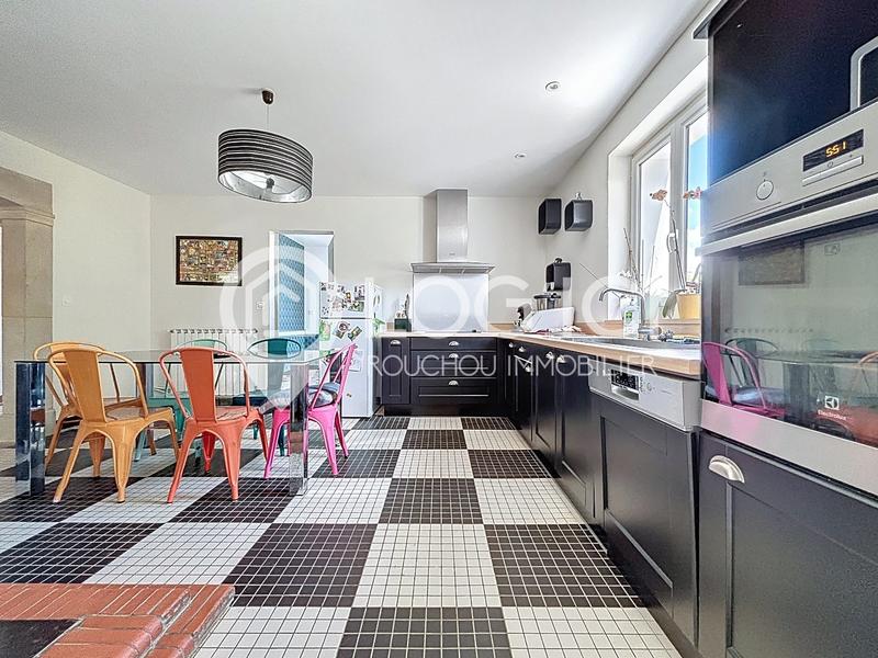 Maison - 225 m² - 8 pièces