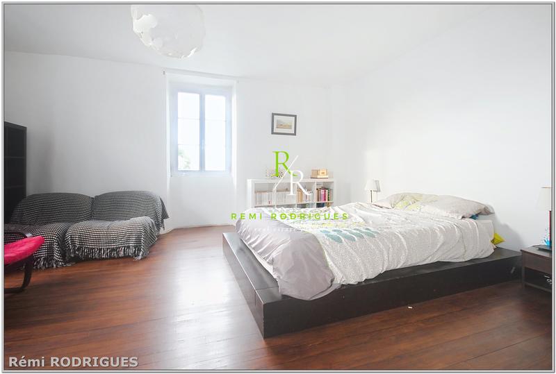 Maison - 219 m² - 10 pièces