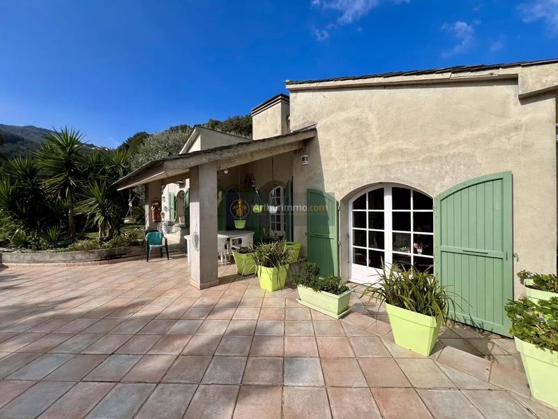 Maison - 381 m² - 12 pièces