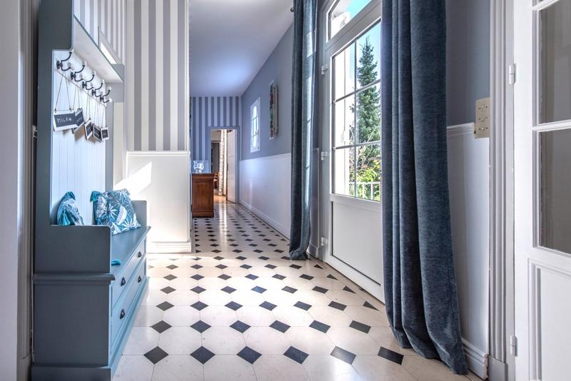 Maison - 266 m² - 9 pièces