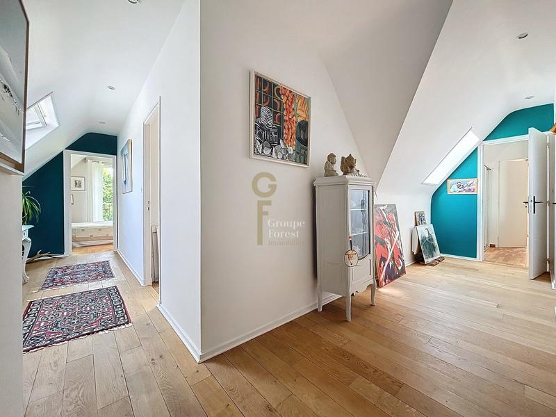 Maison - 312 m² - 9 pièces