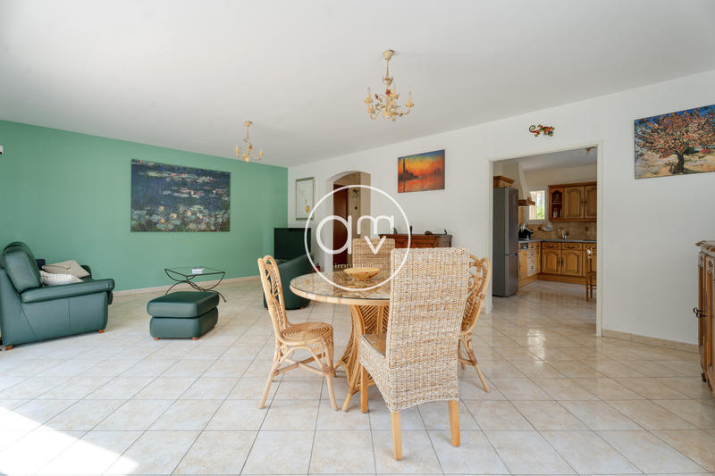 Maison - 253 m² - 9 pièces