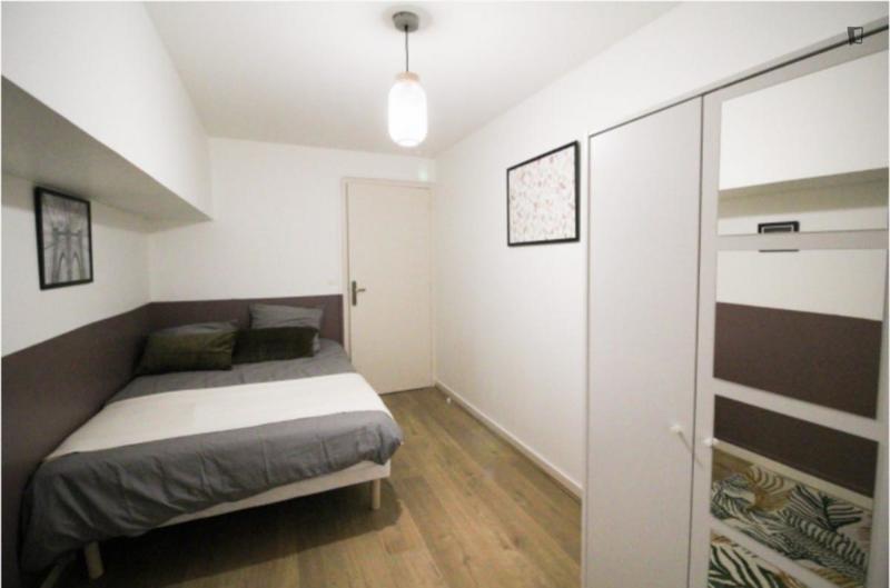 Chambre - 12 m² - 5 pièces
