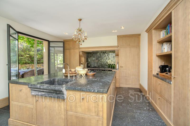 Maison - 717 m² - 19 pièces