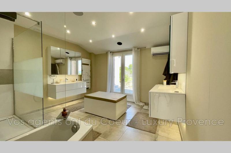 Maison - 215 m² - 6 pièces