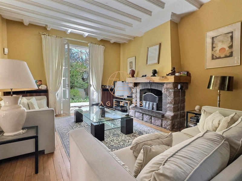 Maison - 249 m² - 10 pièces