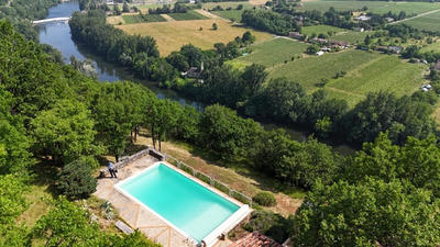 Maison - 216 m² - 7 pièces