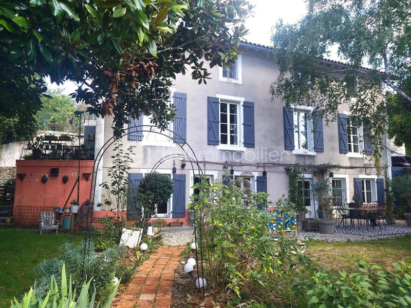 Maison ancienne - 177 m² - 11 pièces