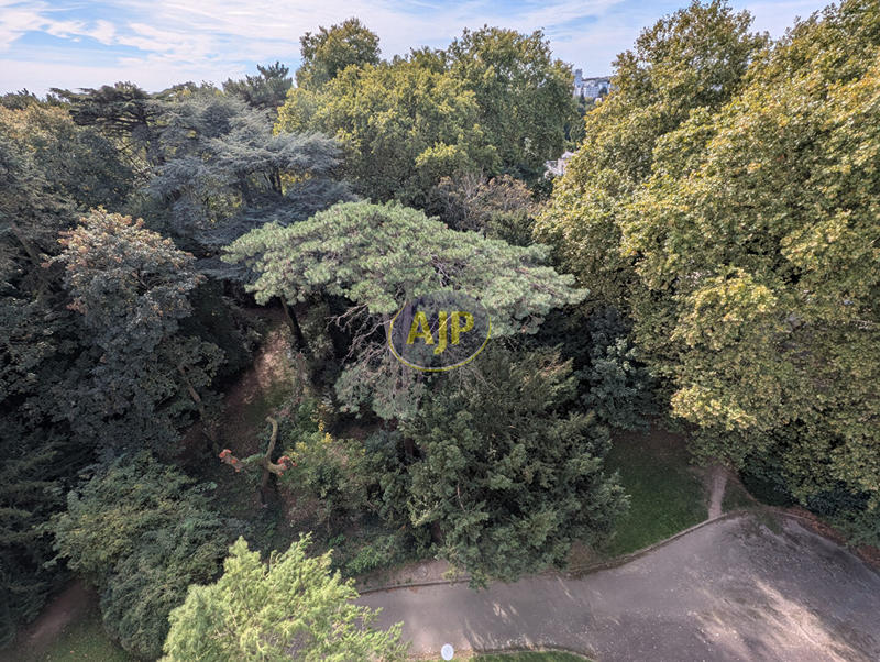 Appartement - 99 m² - 5 pièces