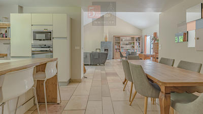 Maison - 212 m² - 9 pièces