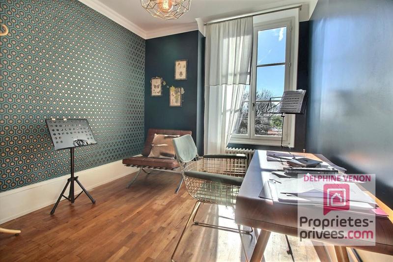Propriété - 275 m² - 8 pièces