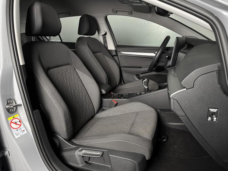 Volkswagen Golf 8 Evo 2 Tsi 150ch Harman Kardon Digital Cock Camera Sieges Chauff Regul Acc