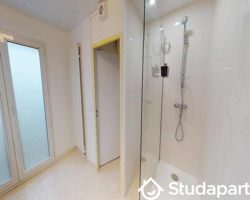 Chambre - 125 m² - 1 pièce