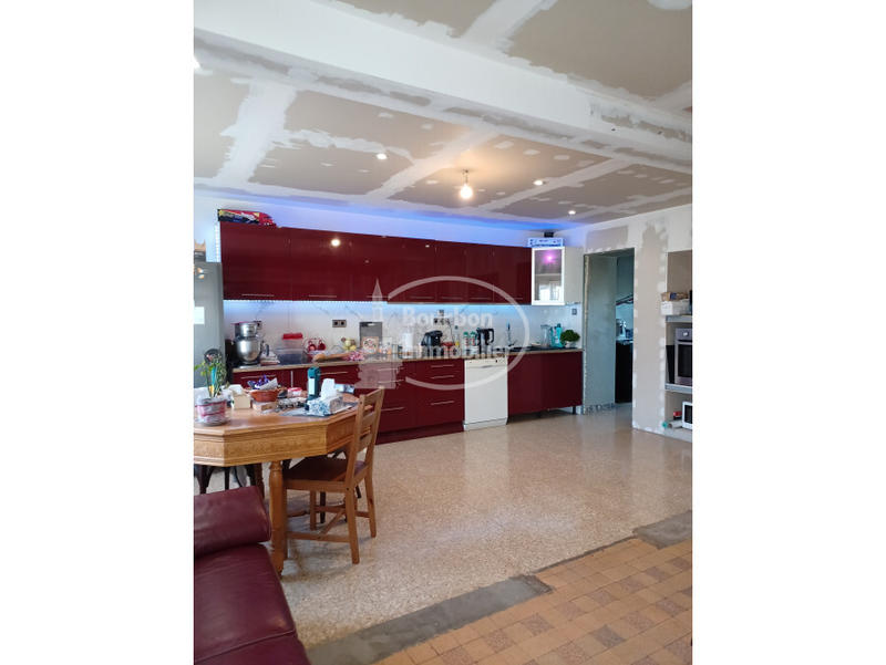 Maison - 190 m² - 8 pièces