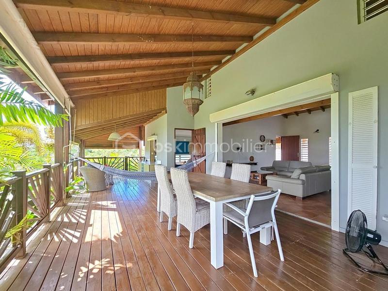 Propriété - 211 m² - 9 pièces