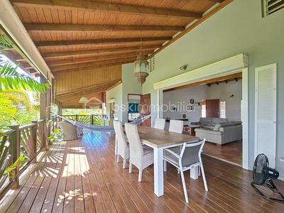 Propriété - 211 m² - 9 pièces