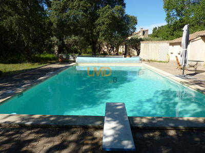 Propriété - 222 m² - 6 pièces