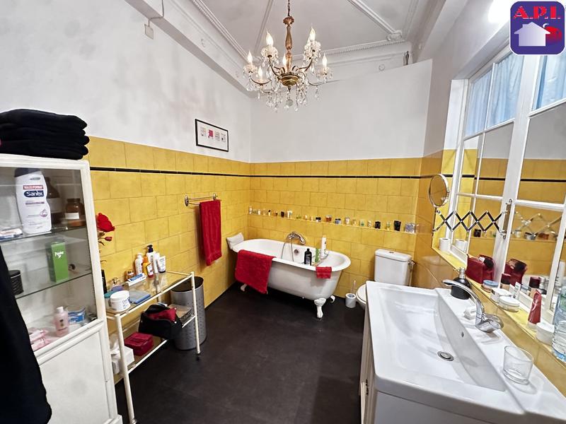 Maison - 287 m² - 8 pièces