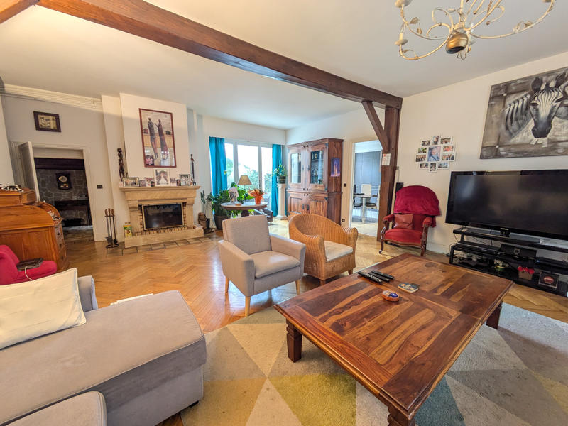 Maison - 307 m² - 16 pièces