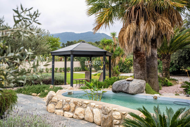 Mas - 213 m² - 4 pièces