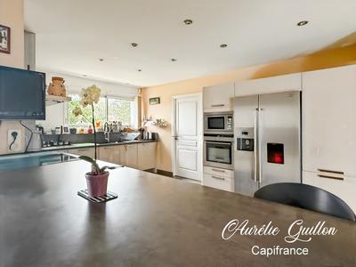 Maison - 254 m² - 9 pièces