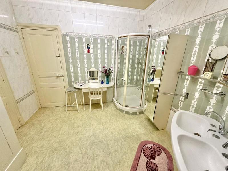 Maison ancienne - 308 m² - 11 pièces