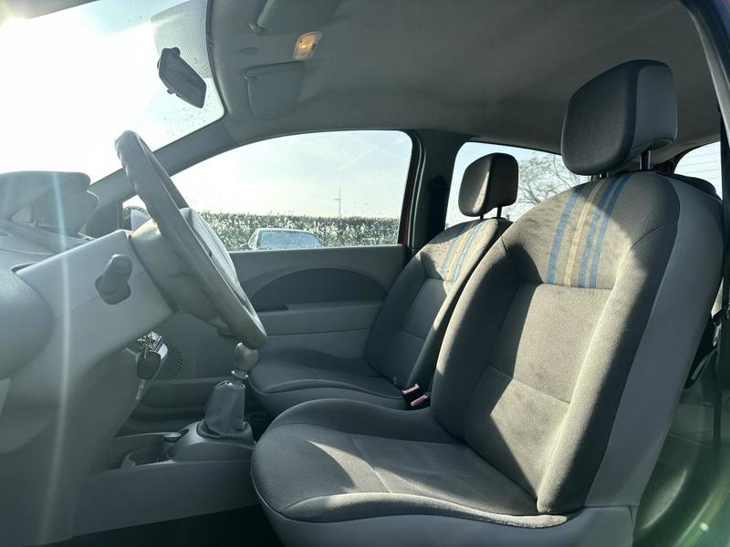 Renault Twingo II (X44) 1.2 i 16v 75 cv