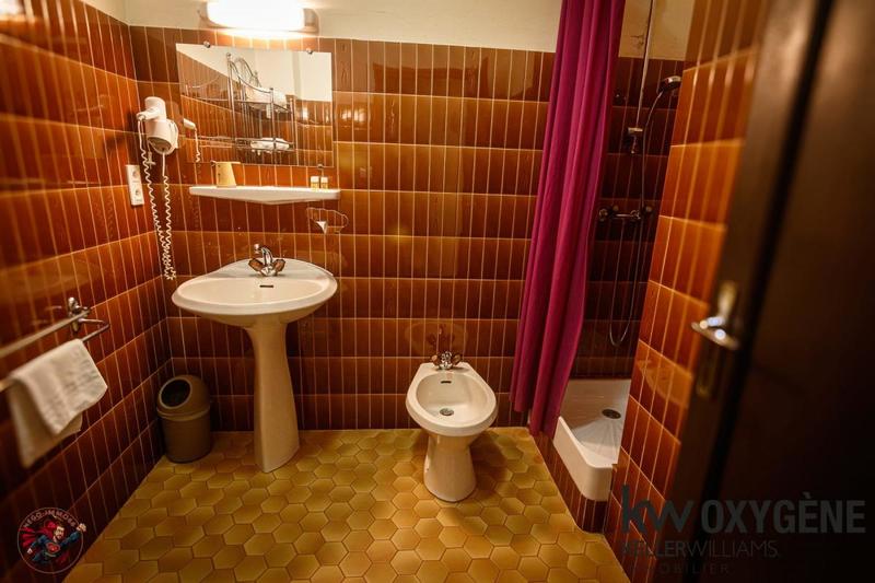 Local commercial - 700 m² - 20 pièces