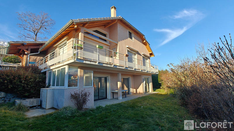 Maison - 166 m² - 8 pièces