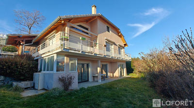 Maison - 166 m² - 8 pièces