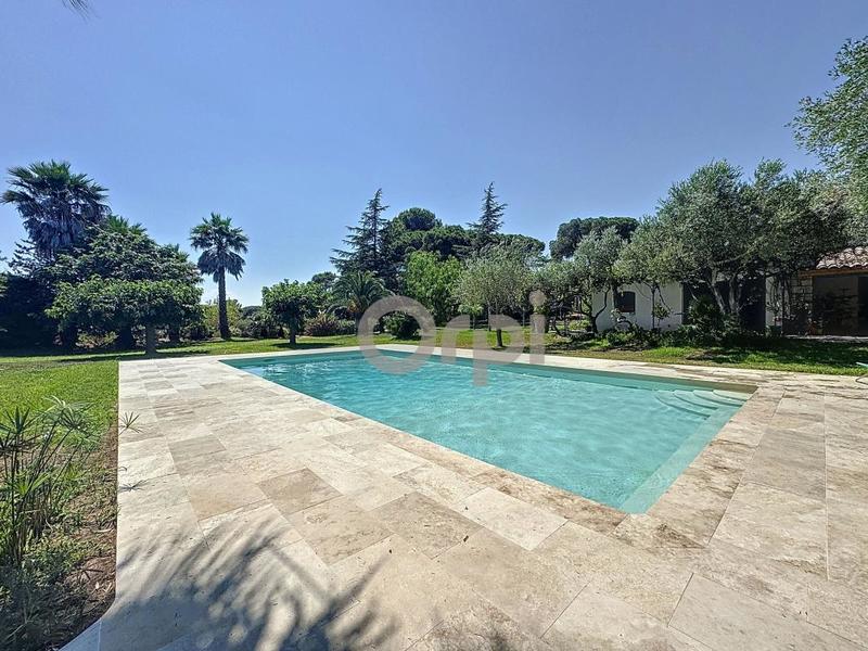 Propriété - 262 m² - 5 pièces