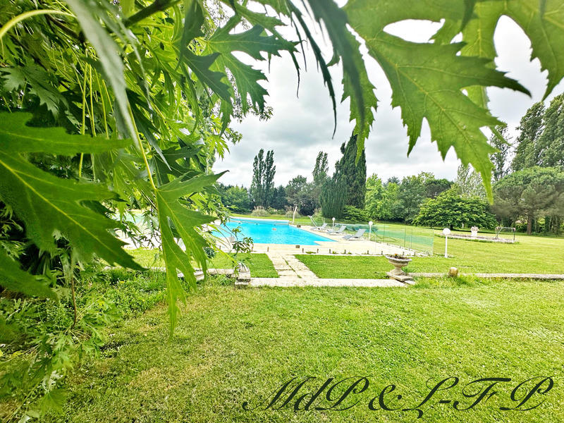 Maison bourgeoise - 700 m² - 19 pièces