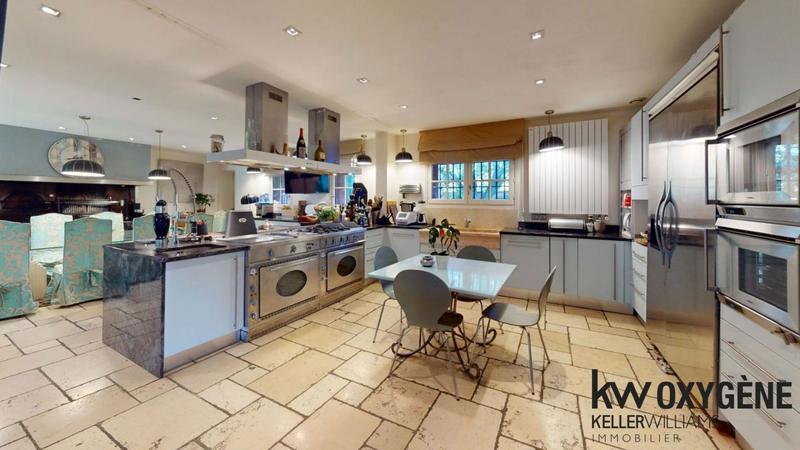 Propriété - 980 m²