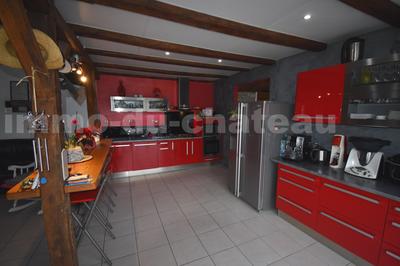 Maison - 230 m² - 6 pièces